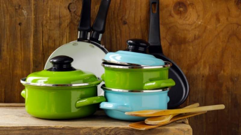 Amazonbasics Non-Stick Cookware Set